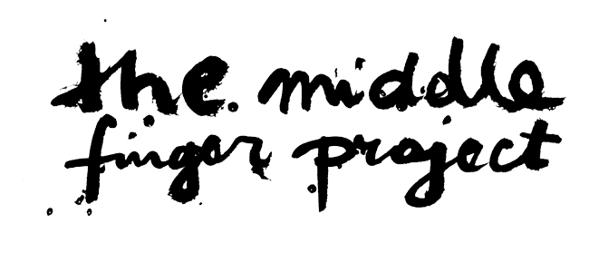 Homepage of The Middle Finger Project, a freelancing course with a differentiated brand