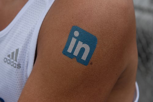 LinkedIn Gradually Rolling Out Ability to Comment/Like Status Updates as Your Company