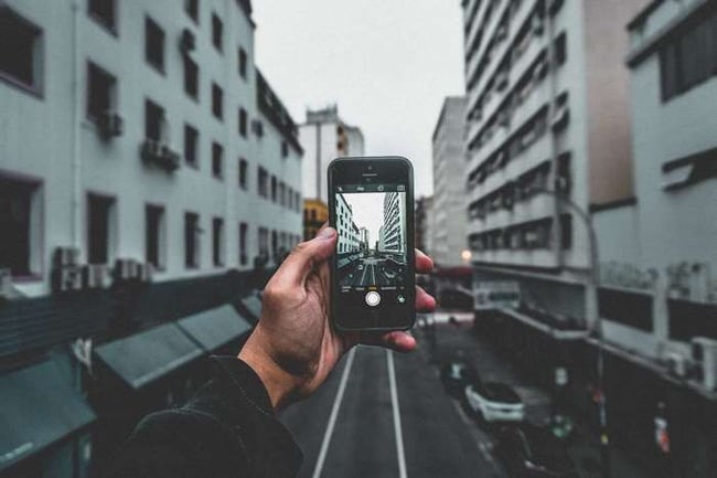 how to take good photos with phone: perspective