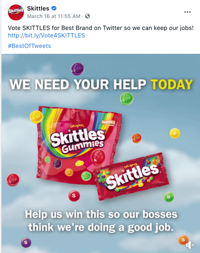 Ejemplo divertido de la voz de marca de Skittle, donde tuitearon "vota Skittles para que podamos mantener nuestros trabajos".