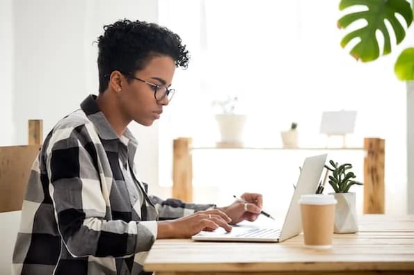 marketer typing a linkedin prospecting message on laptop