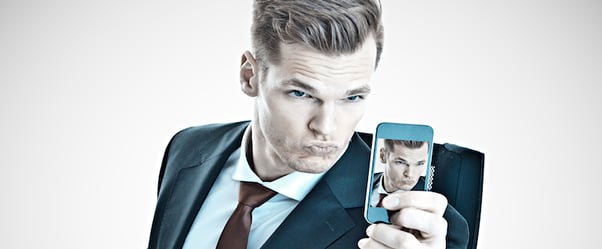 8 Types of Terrible LinkedIn Profile Pictures [Infographic]
