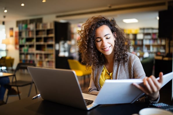 person using a computer to browse for elearning wordpress themes