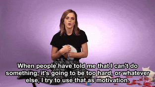 Emma Watson brincando com gatinhos numa parceria de co-branding entre BuzzFeed e Best Friends Animal Society