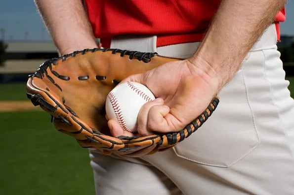 how to craft the perfect elevator pitch: image shows baseball pitcher with ball an mitt