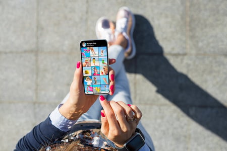 Marketer using instagram features to attract new audiences. 