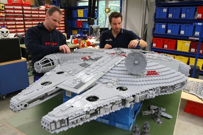 LEGO millenium falcon