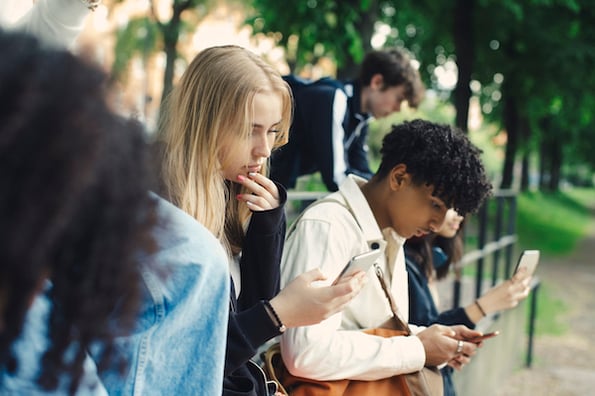 teens using new instagram nudge feature