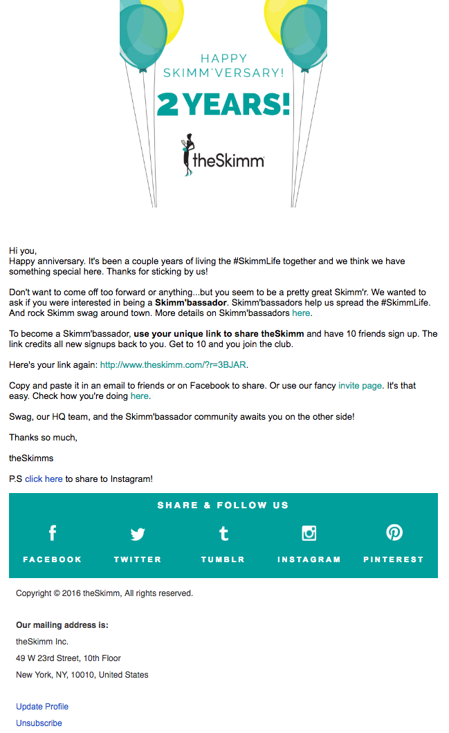 Exemple de campagne de marketing par e-mail par theSkimm célébrant l'anniversaire de l'abonné d'un utilisateur