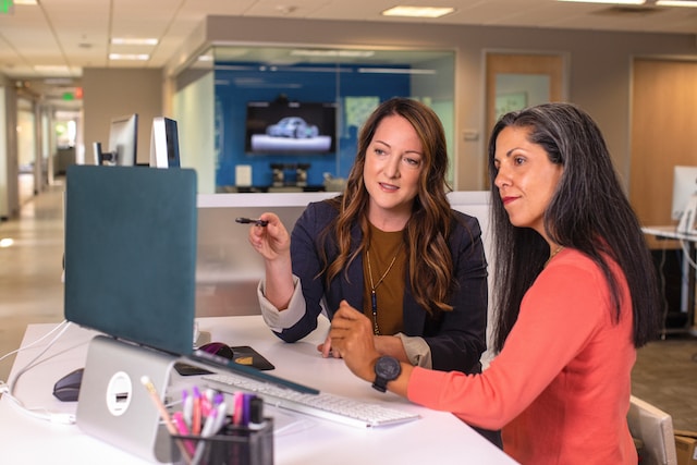 woman mentoring another woman