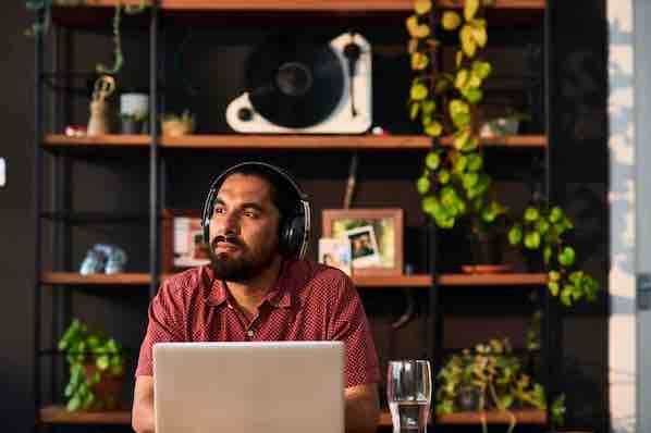 The 24 Best Sales Podcasts Every Rep Should Listen To in 2022