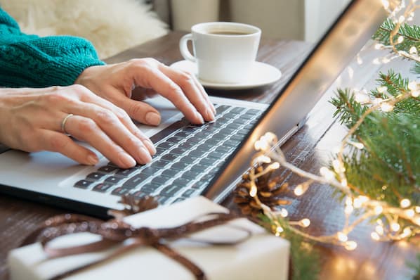 Sales Managers Explain How to Beat the Holiday Slump & Close More Deals